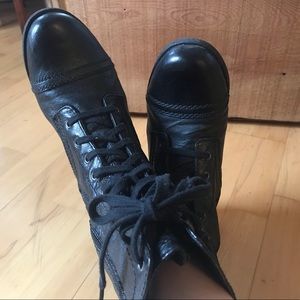 Nine West • black leather combat boots • size 7.5